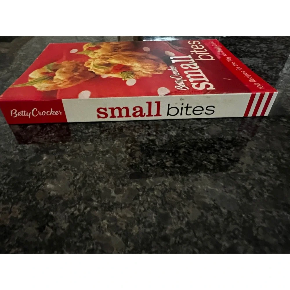 Betty Crocker Small Bites Cookbook 100 Recipes Spiral‎ Bound 2008